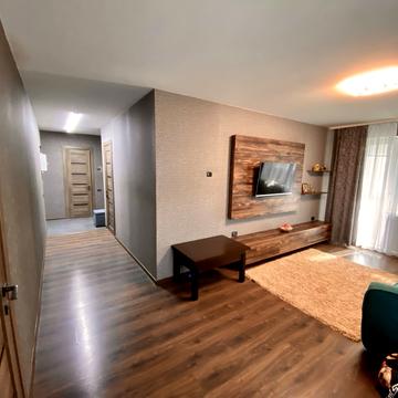 Космонавтів вул., 23