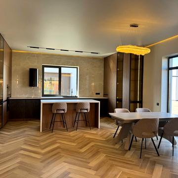 Центральна вул.