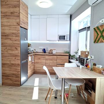 Радистів вул., (Будинок)