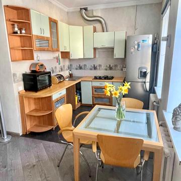 Нижній Вал вул., 33