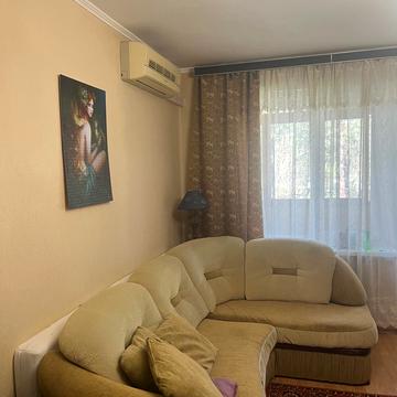 Поліська вул., 24