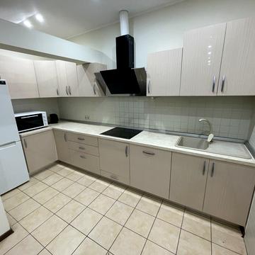 Добробутна вул., 17