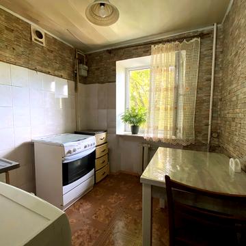 Космонавтів вул., 21/1