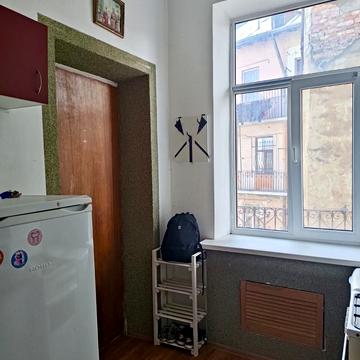 Богдана Хмельницького вул., 125