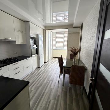 Прибузька вул., 12