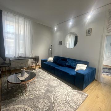 Велика Васильківська вул. (Червоноармійська), 38