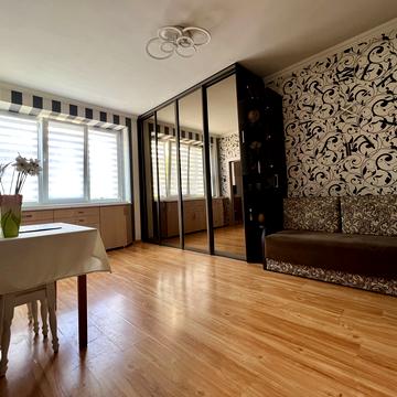 Миколи Зерова вул., 13