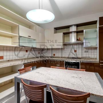 Прорізна вул., 4