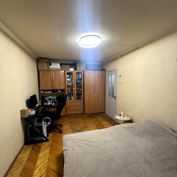 Івана Пулюя вул., 4