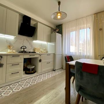 Данила Галицького вул. (40-річчя Перемоги)
