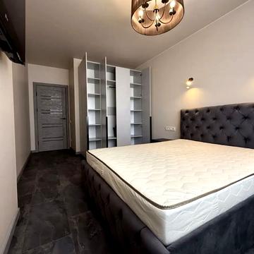 Олександра Олеся вул., 17