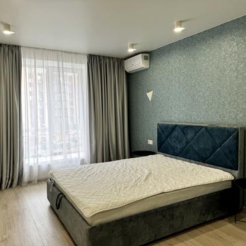 Набережна Перемоги вул., 42