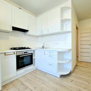 Василя Стуса вул., 7