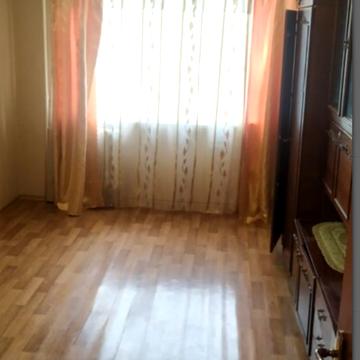 Космонавтів вул., 122