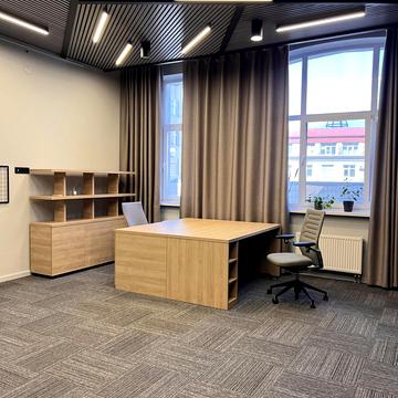 Алли Тарасової вул., 5