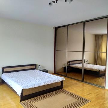 Омеляна Поповича вул., 6а