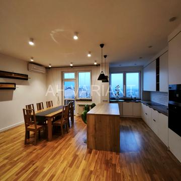 Олександра Богомольця вул., 22