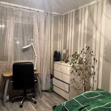 Тролейбусна вул., 8