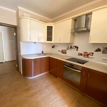 Анатолія Петрицького вул., 13