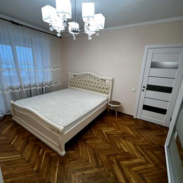 Олександра Довженка вул., 3