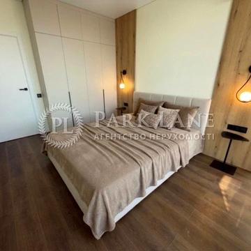 Причальна вул., 8