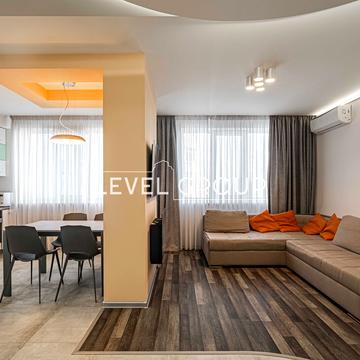 Феодосійська вул., 1