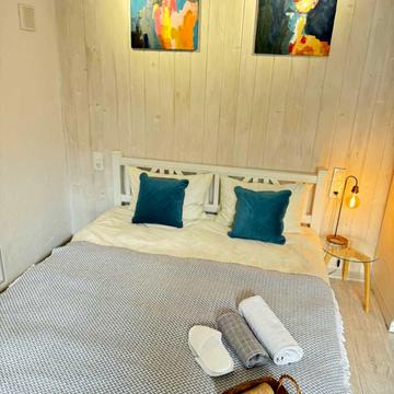 Театральна вул., 5