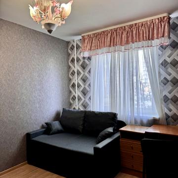 Анни Ахматової вул., 19