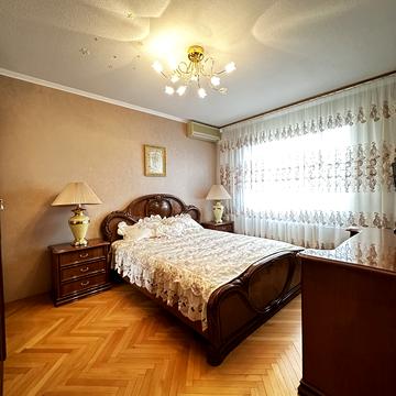 Івана Пулюя вул., 1