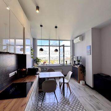 Нагірна вул., 16