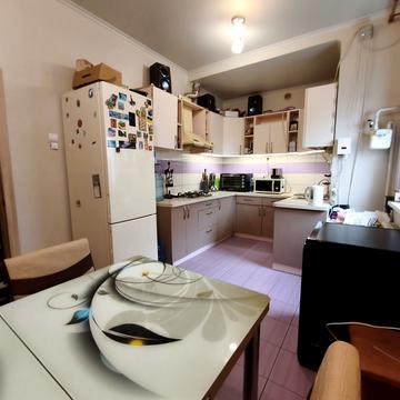 Ялтинська вул., 18