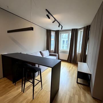 Кирилівська вул. (Фрунзе), 37