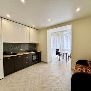 Набережна Перемоги вул., 42