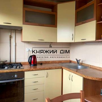 Павла Тичини просп., 28