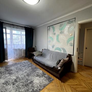 Тернопільська вул., 13