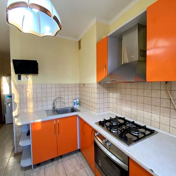 Небесної Сотні просп. (Маршала Жукова), 12