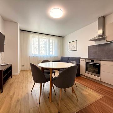 Андрія Аболмасова вул. (Панельна), 7