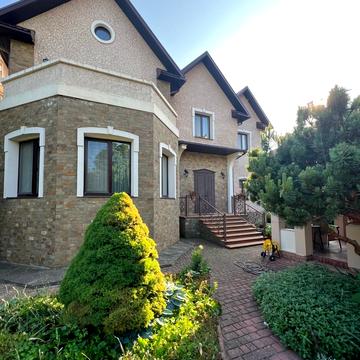 Новоберегова вул.