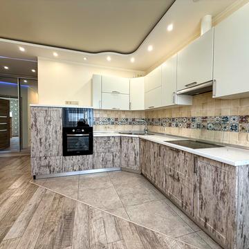 Валерія Лобановського вул., 28