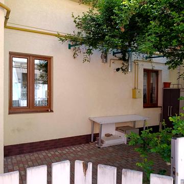 Підградська вул., 12