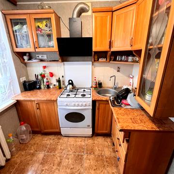 Радісна вул., 25