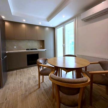 Білогірська вул., (Будинок)