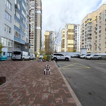 Червоної Калини просп. (Володимира Маяковського), 70