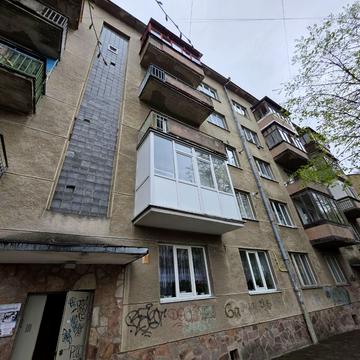 Академіка Гнатюка вул., 4