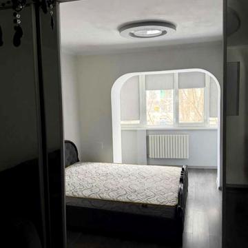 Добровольців пров., 6