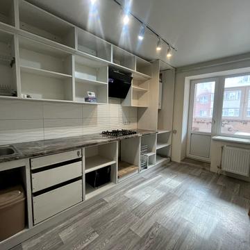 Луганська вул., 98