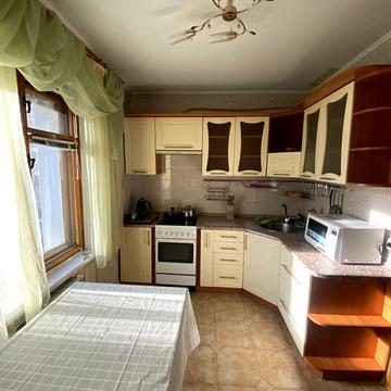 Миколи Бажана просп., 32