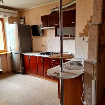 Метробудівська вул., 12