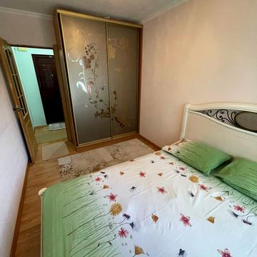 Набережна Перемоги вул., 112