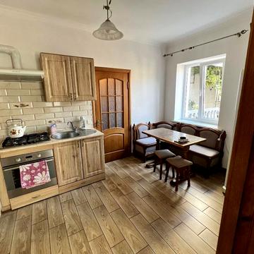 Осипа Турянського вул. (), 8